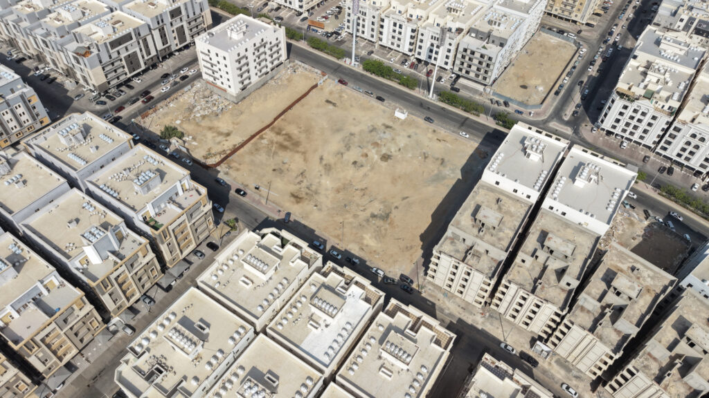 11- أرض سكنية في حي الواحة بمساحة 814م قطعة رقم 415