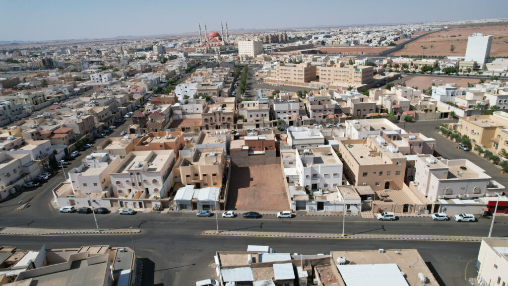 1-أرض سكني تجاري بحي الملك عبدالله