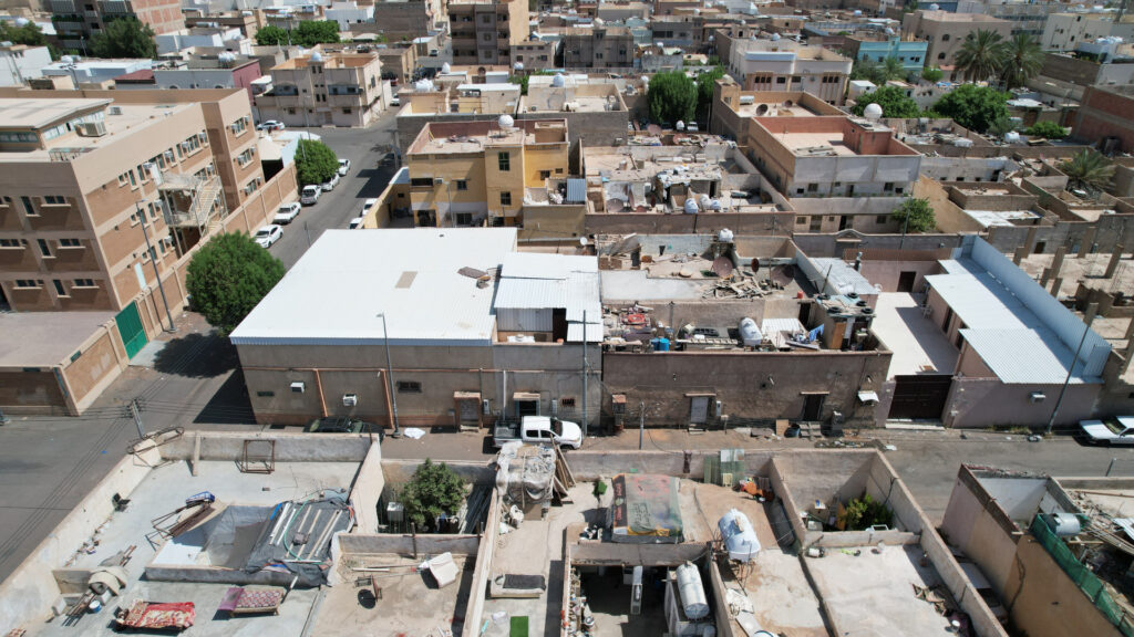 10-بيت سكني بحي العزيزية