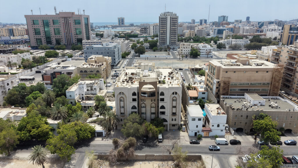 5- عمارة سكنية في حي الشرفية بمساحة 2000 م² في مدينة جدة