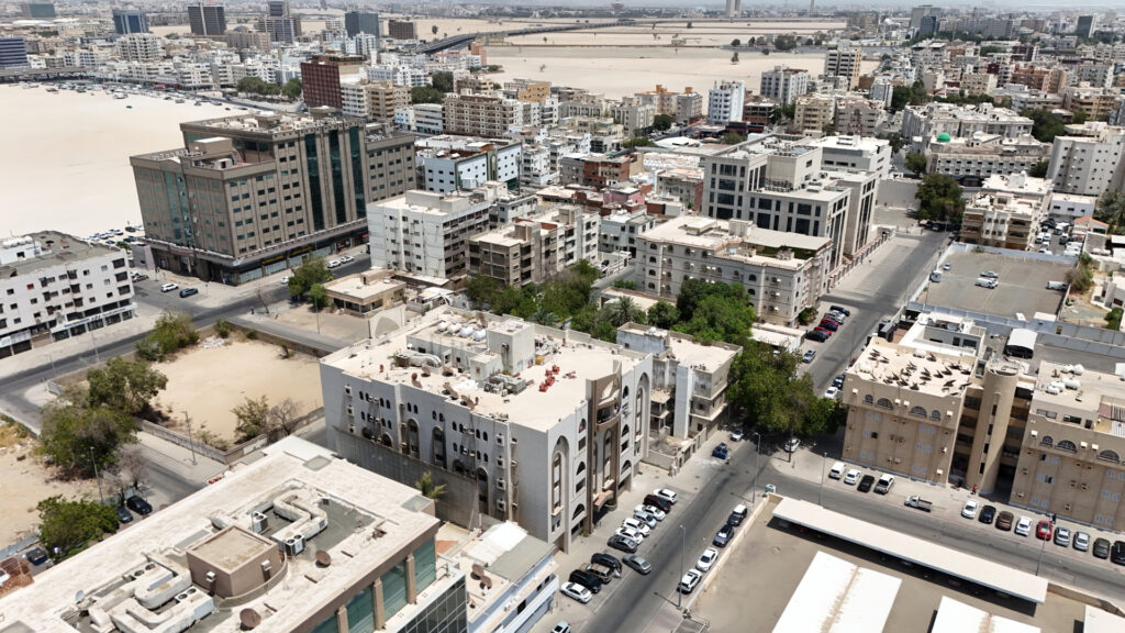 5- عمارة سكنية في حي الشرفية بمساحة 2000 م² في مدينة جدة