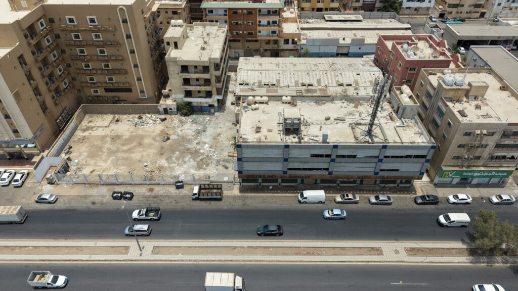 8- عمارتين و مستودع و ارض بحي غليل بمساحة 3500 م² في مدينة جدة