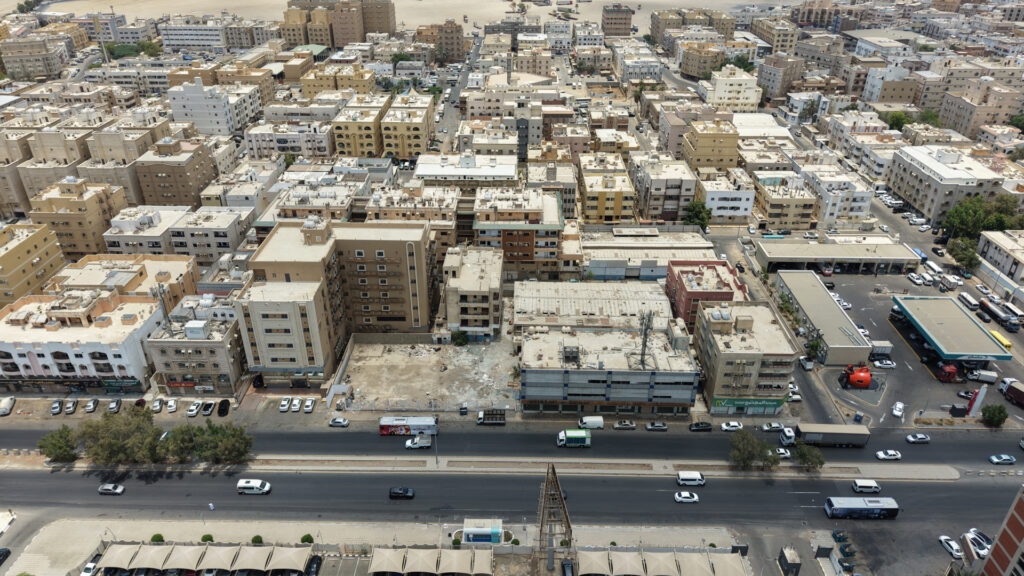 8- عمارتين و مستودع و ارض بحي غليل بمساحة 3500 م² في مدينة جدة
