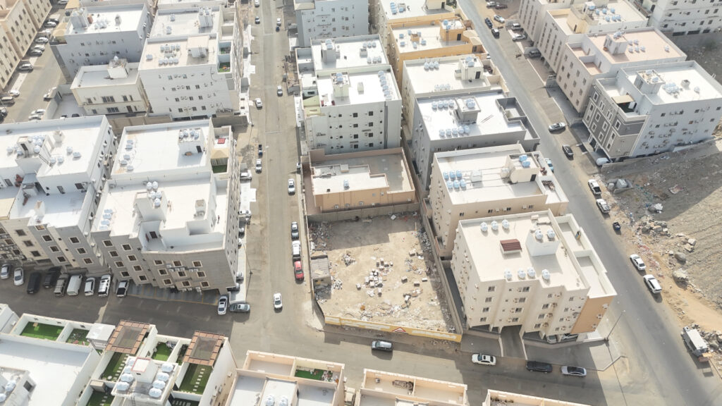 4-أرض سكنية 1011.75م2 بحي شرق الخط السريع