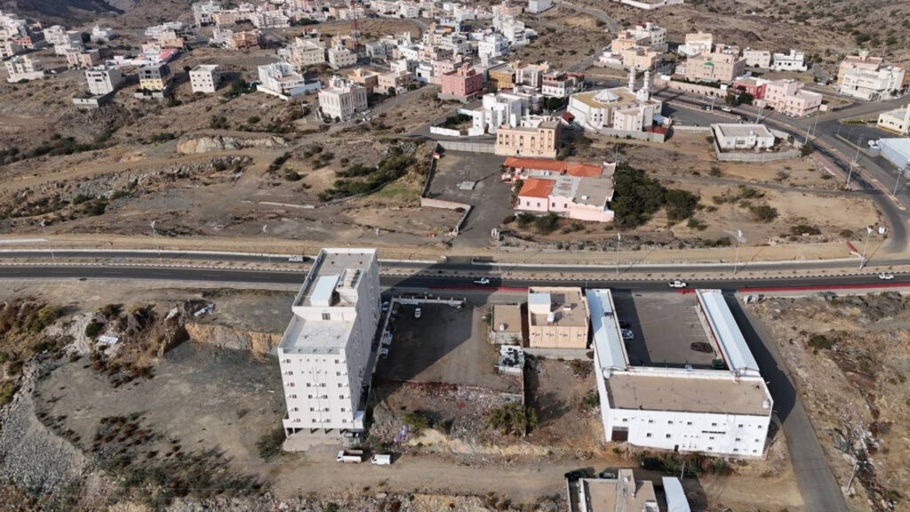 4-أرض سكنية 580م2 في الباحة