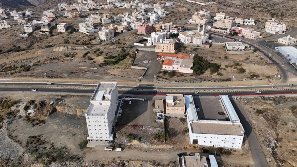 4-أرض سكنية 580م2 في الباحة