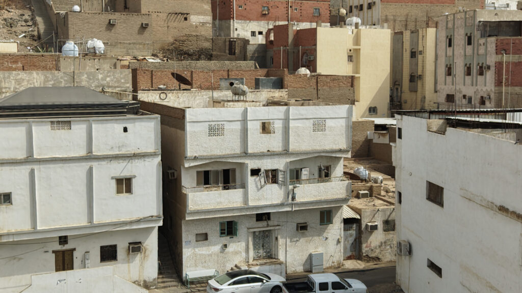 11-عمارة سكنية – مكة