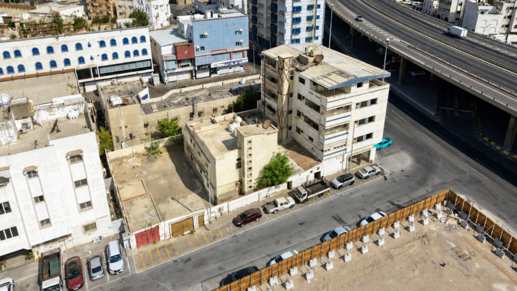 4-عمارة تجارية سكنية بحي البغدادية الشرقية بمدينة جدة