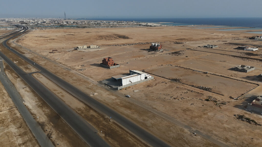 1-أرض سكنية تجارية 600م2 بحي المروج