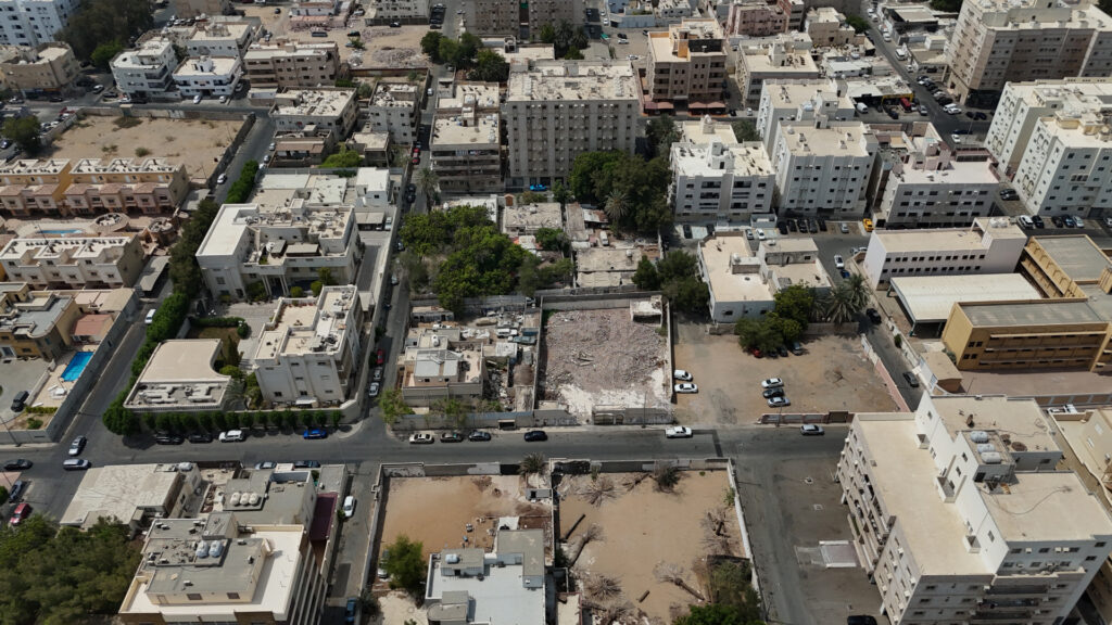 13-أرض سكنية 1198.53م2 بحي الرويس