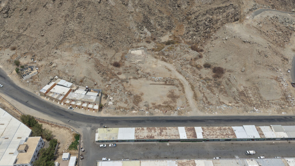 9-أرض سكنية بحي التنعيم