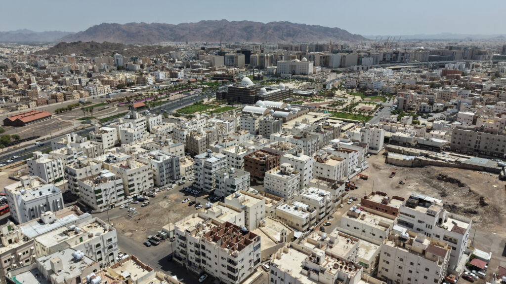 1-عمارة سكنية بحي المغيسلة – مخطط صديق بكر رزق بمساحة 340 م² في المدينة المنورة