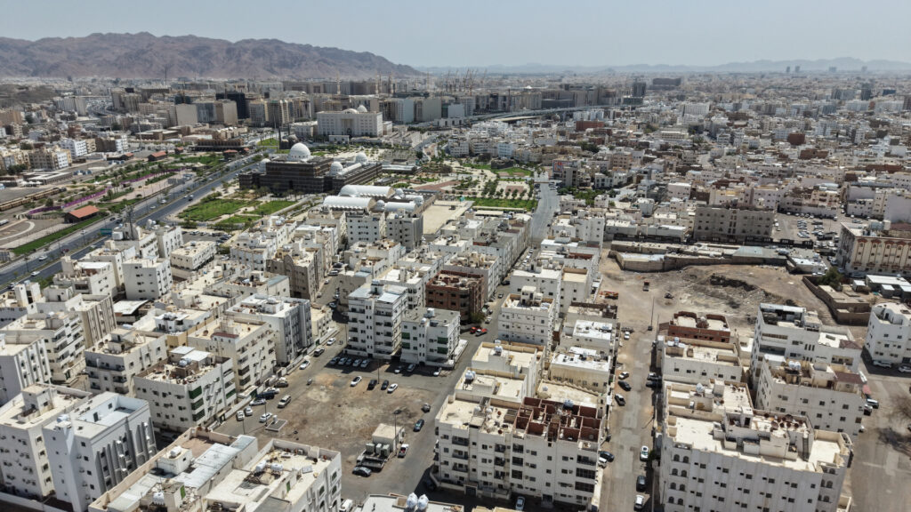 1-عمارة سكنية بحي المغيسلة – مخطط صديق بكر رزق بمساحة 340 م² في المدينة المنورة