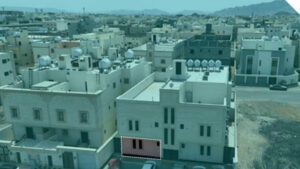 17-شقة سكنية بحي شرق المدينة / أ