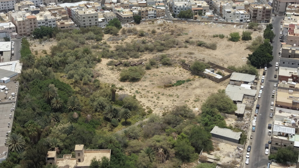 2-أرض سكنية تجارية 51,901.28م2 بحي نخب