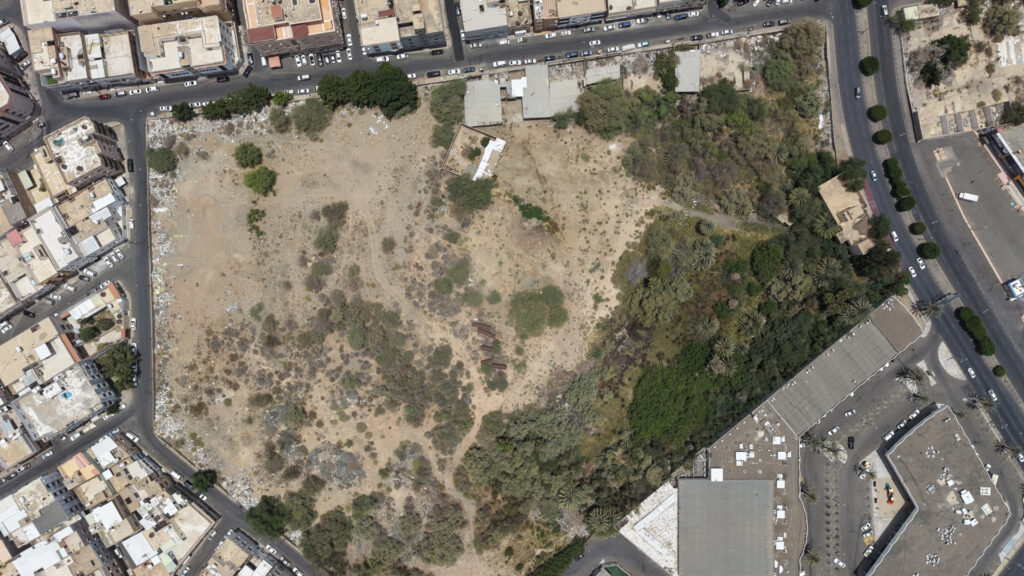 2-أرض سكنية تجارية 51,901.28م2 بحي نخب