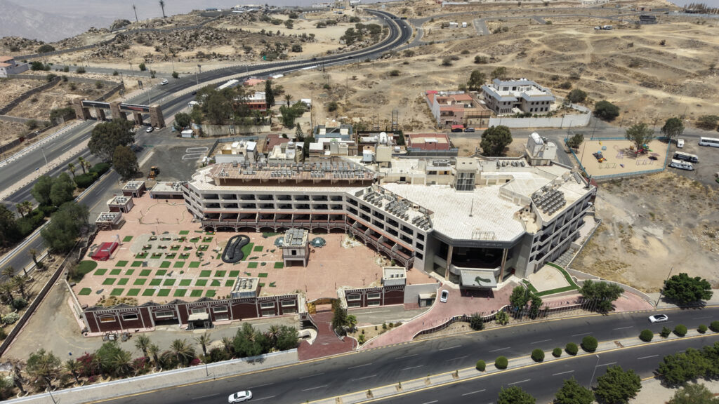 3-فندق سكني تجاري 10,268م2 بحي الهدا