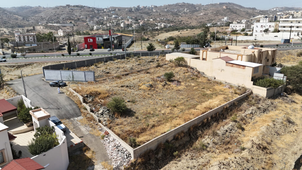 2-أرض سكنية 1680.25م2 في الباحة