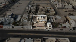 2-فيلا دورين وثلاث محلات تجارية بحي العزيزية الاول بمساحة 1200 م² في مدينة الهفوف