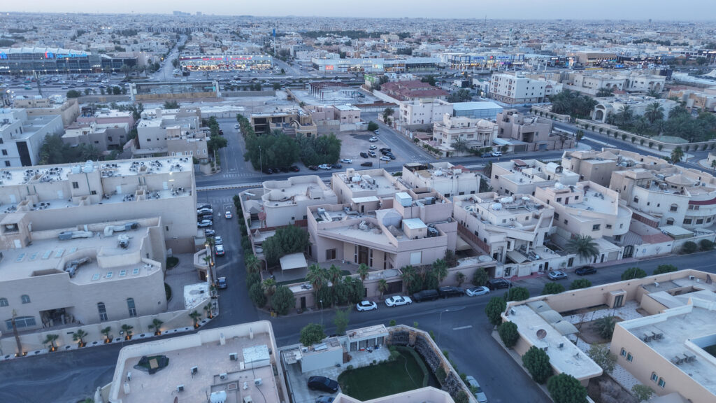 1-فيلا سكنية ( بحي الريان ) بمساحة 1500 متر