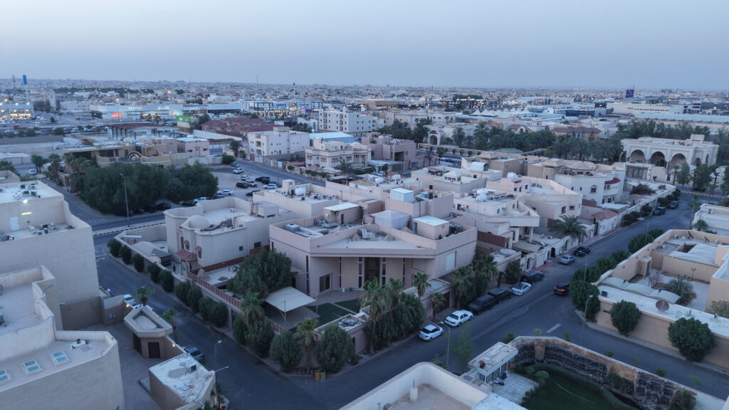 1-فيلا سكنية ( بحي الريان ) بمساحة 1500 متر