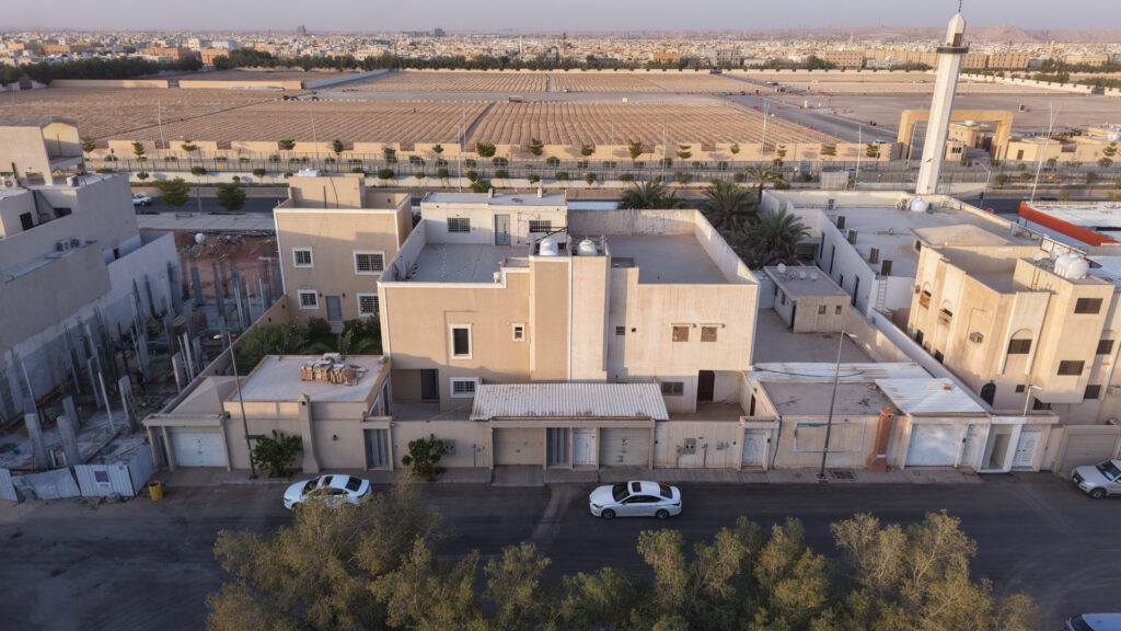 2-فيلا سكنية بحي السلام بمساحة 720متر