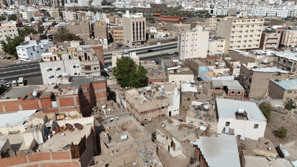 7- مبني شعبي سكني في حي الحرة الغربية