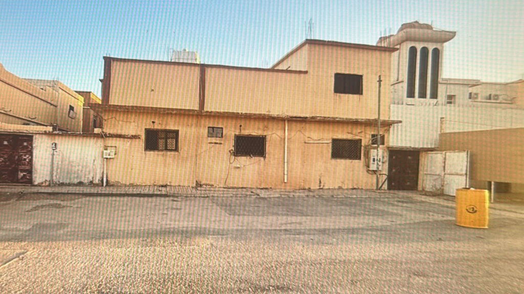 2- بيت سكني بحي الفيصليه في عرعر