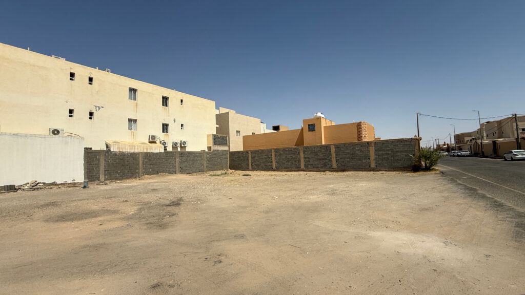 11-أرض سكنية 800م2 بحي الخليج