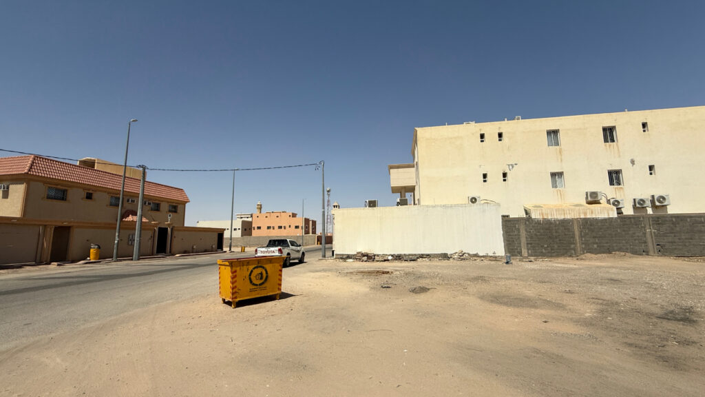 11-أرض سكنية 800م2 بحي الخليج