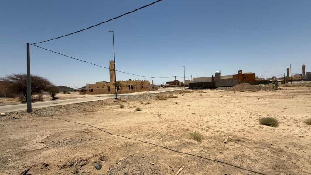 13-أرض سكنية 583.79م2 بحي الخالدية