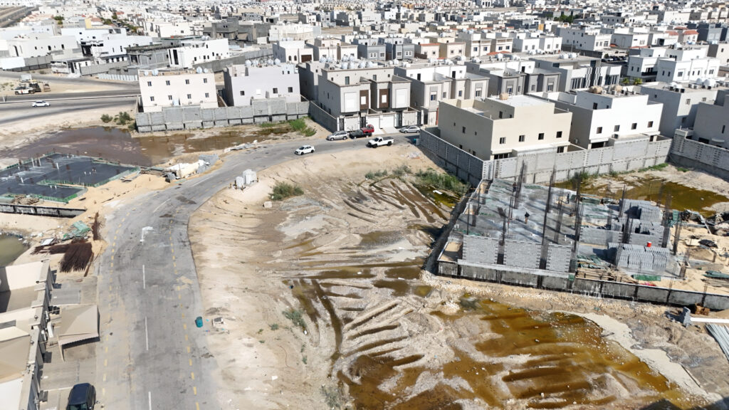 6-أرض سكنية بحي الأمواج