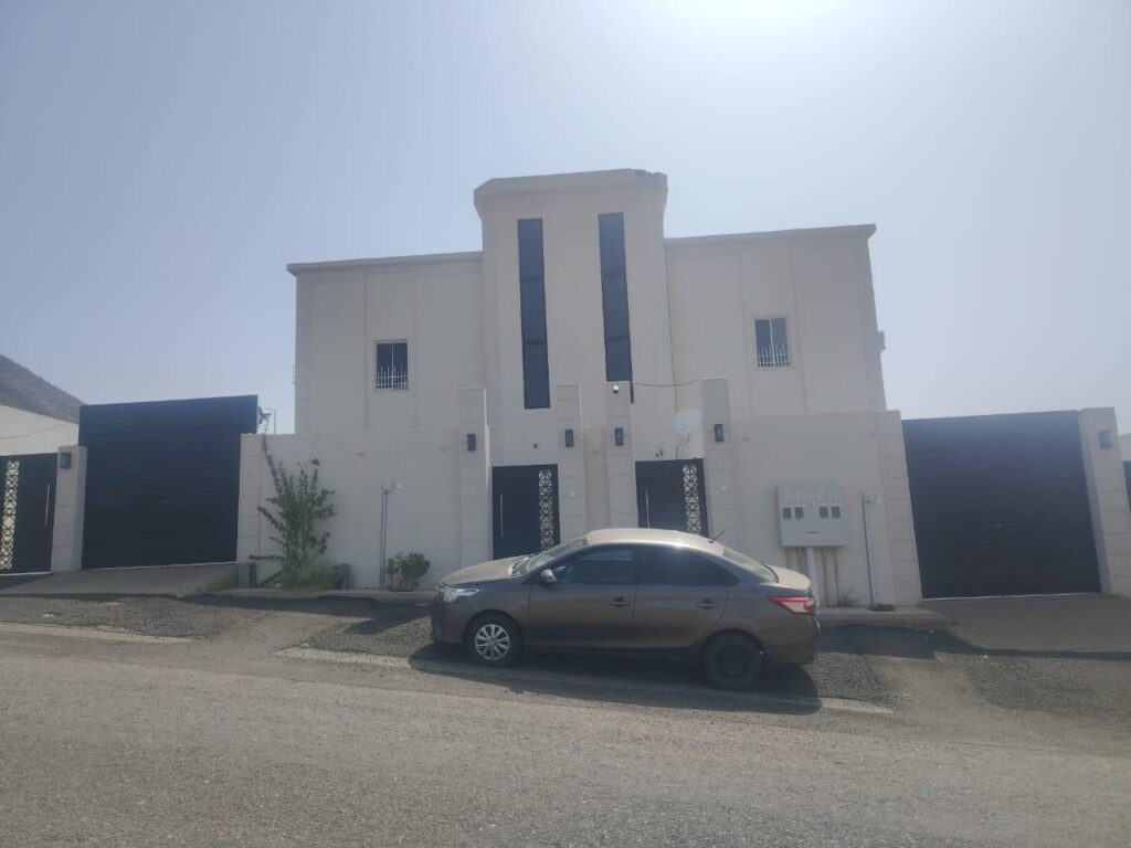 5-شقة سكنية بمساحة 172.81 م² في مدينة محايل عسير
