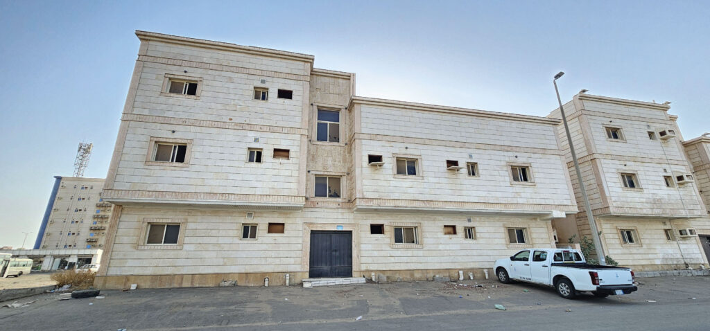 4-عمارة سكنية بحي السلاهبة في رابغ