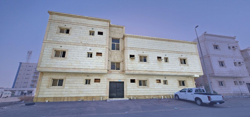 4-عمارة سكنية بحي السلاهبة في رابغ