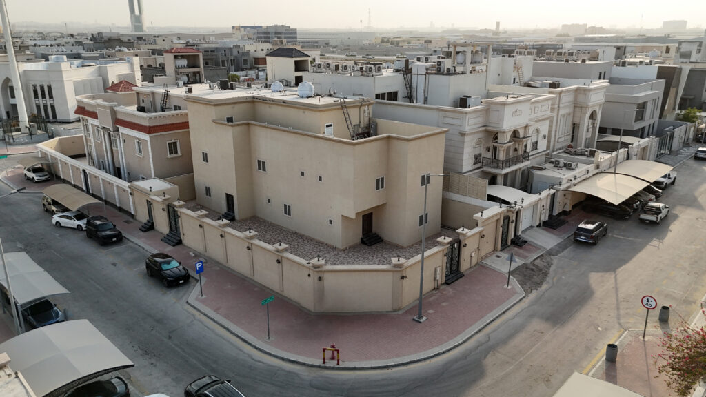 2-فيلا سكنية دورين بحي الحسام (مخطط أرامكو) بمساحة 656.13 م² في مدينة الدمام