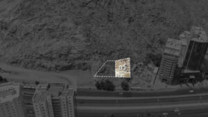 3-أرض سكني تجاري بحي العزيزية بمساحة:582.7م