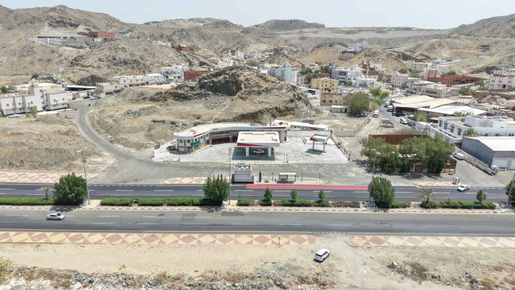 14-محطة – بمساحة 2,536 متر مربع – حي ام الجود