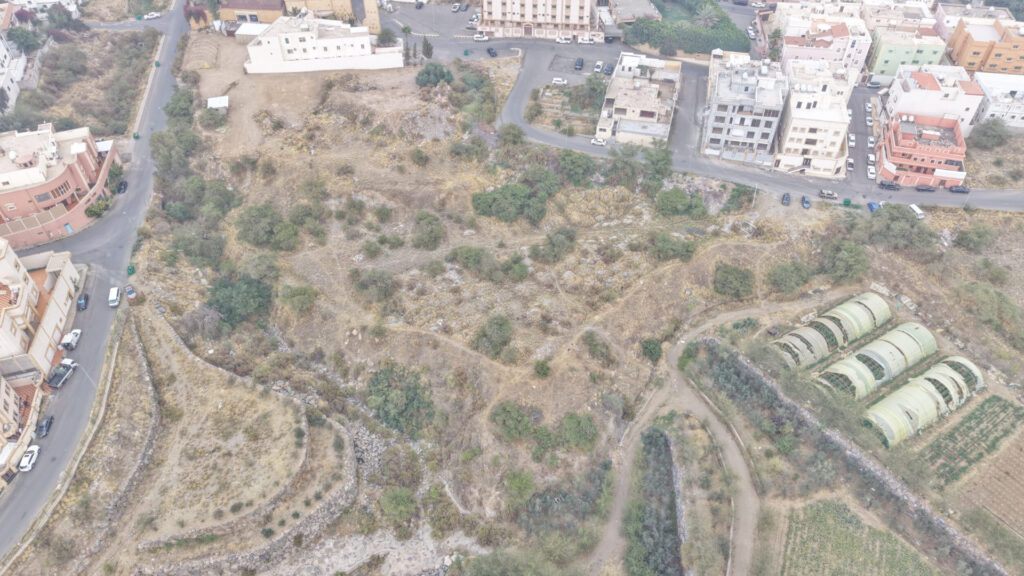 4-أرض سكنية – ذرة الجنوبية بمساحة 9326 م² في مدينة أبها