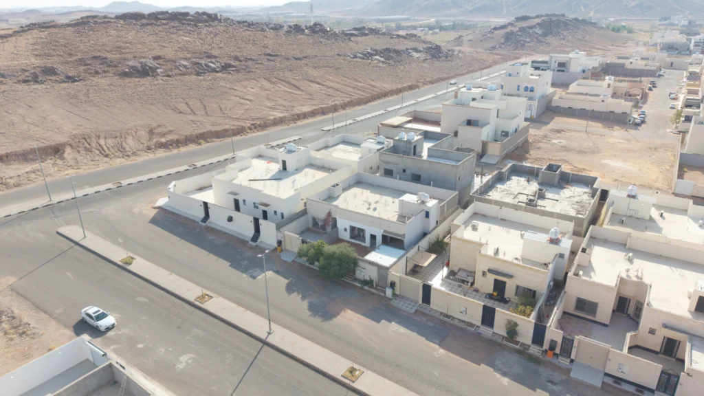 3-دور سكني تجاري 500م2 في شرق السويفله