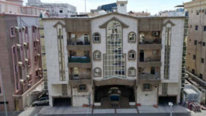 8-عمارة سكنية بحي الحمراء