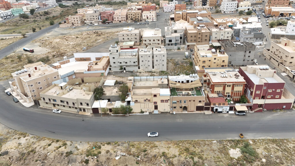 1-عمارة سكنية 400م2 بمخطط غرب طريق وادي بن هشبل