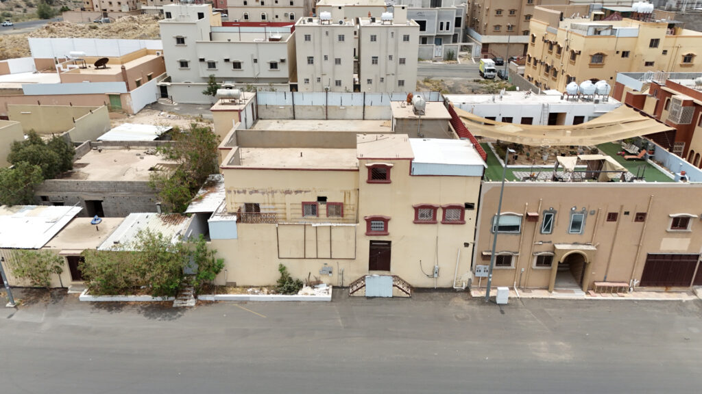 1-عمارة سكنية 400م2 بمخطط غرب طريق وادي بن هشبل