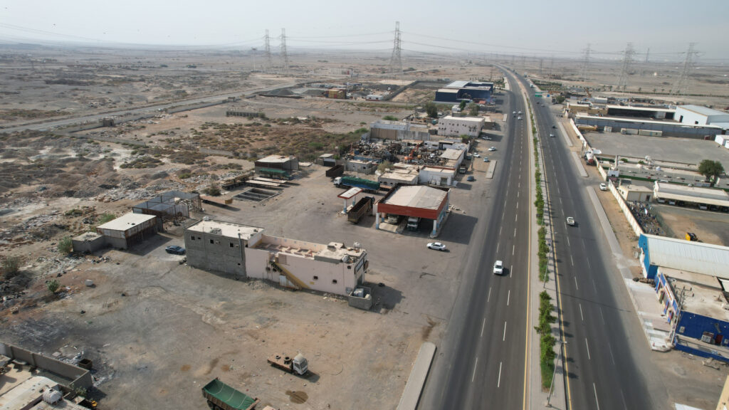 5- ارض تجارية في الصناعية علي الطريق السريع البيع مشاع بنسبة 50 % بمساحة 16930.65 الاجمالي بمساحة 33861.3 م² في مدينة رابغ