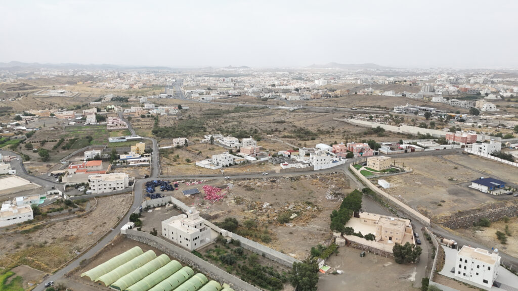 2-ارض سكنية بحي الروابي بمساحة 16431.55 م² في مدينة أبها