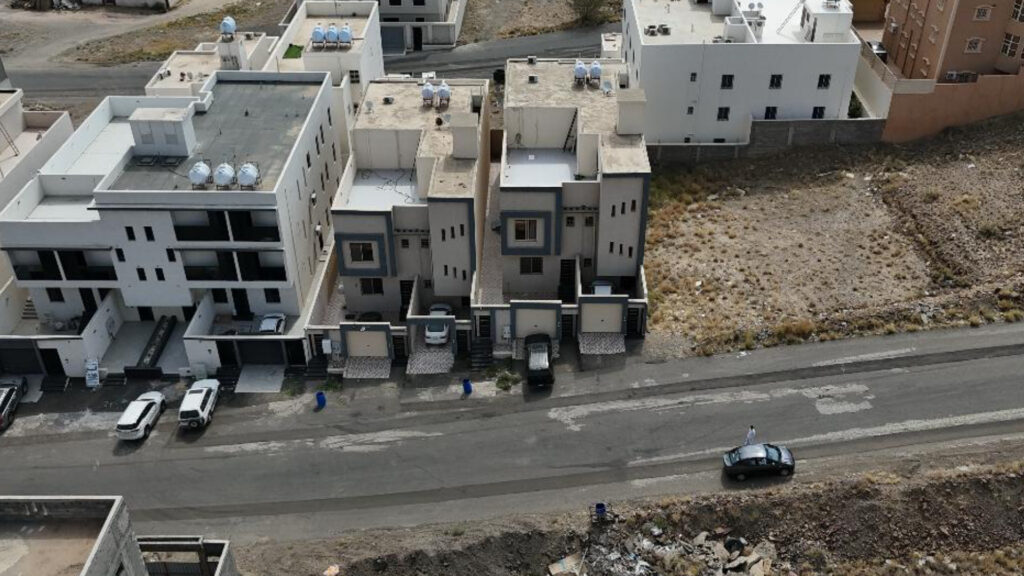 4-شقة سكنية في الدور الأرضي بحي المحالة بمدينة أبها