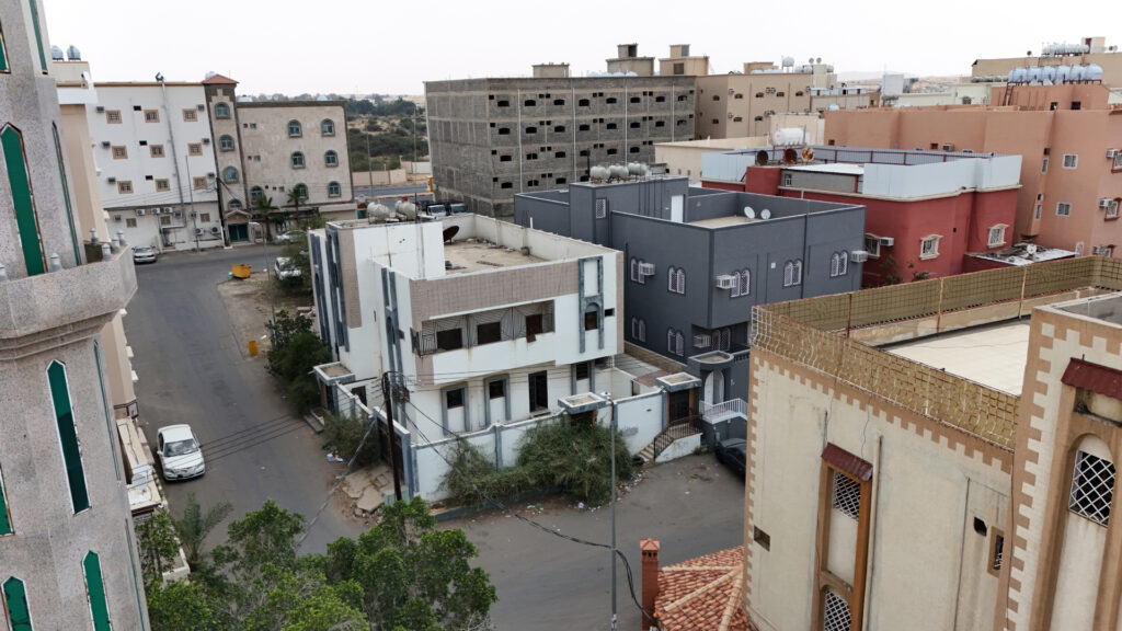 5-أرض سكنية مساحة 688م2 (البيع مشاع بنسبة 50%^ويعادل 344م2) – المجاردة
