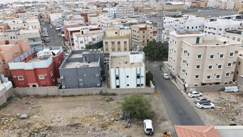 5-أرض سكنية مساحة 688م2 (البيع مشاع بنسبة 50%^ويعادل 344م2) – المجاردة