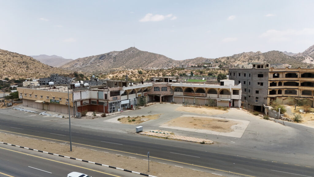15- مجمع تجاري