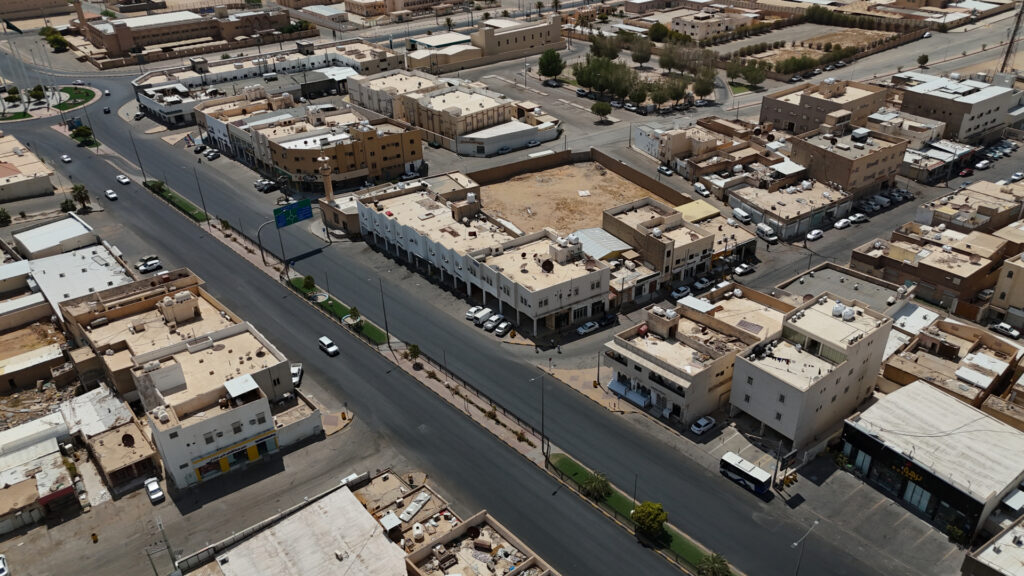 5-عمارة سكنية تجارية بحي الريان